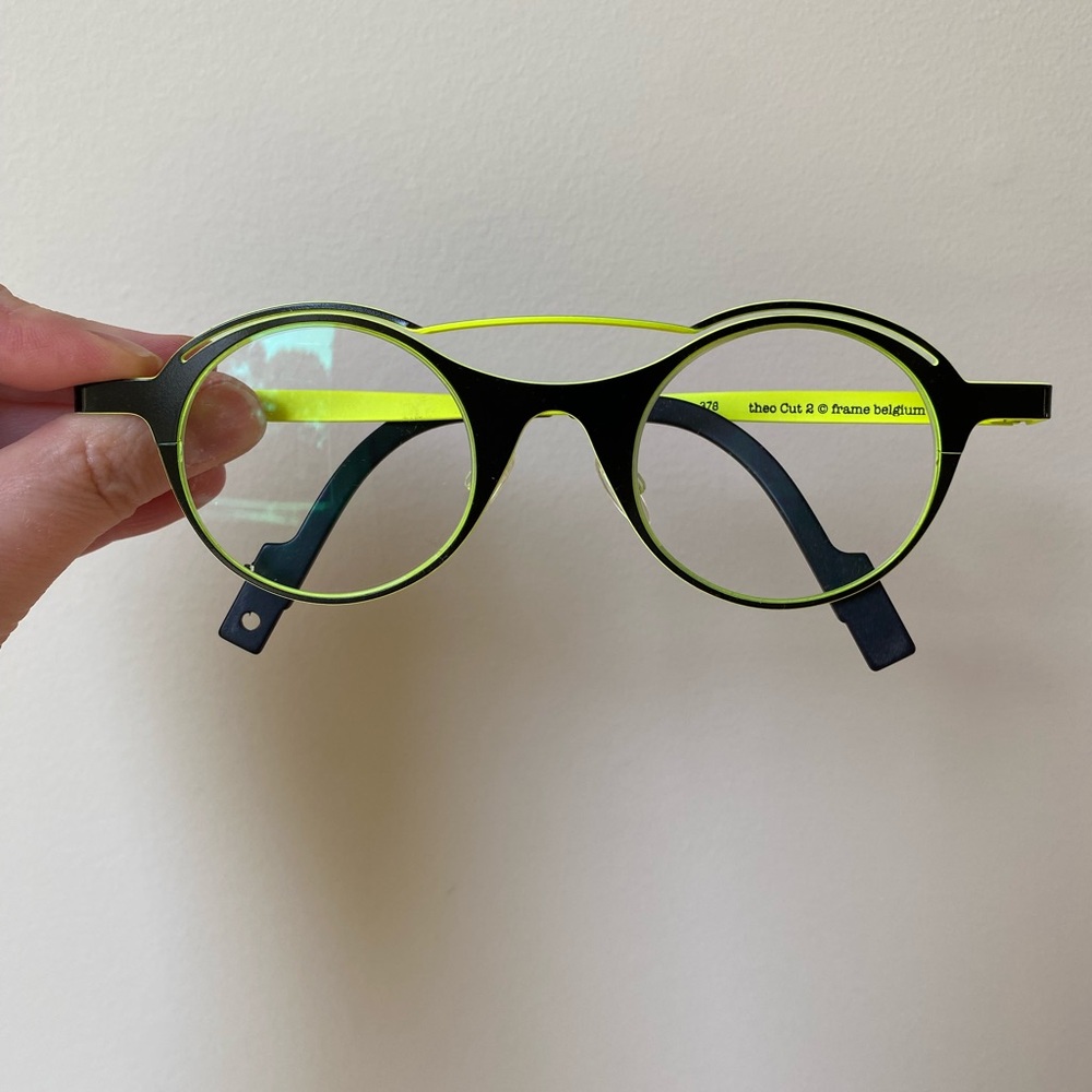 Theo eyewear Cut 2 frame in color 378